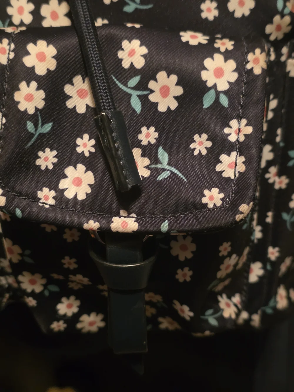 kate ♠️ spade CARLY Flap In Navy/ Daisy Pattern Backpack EUC
